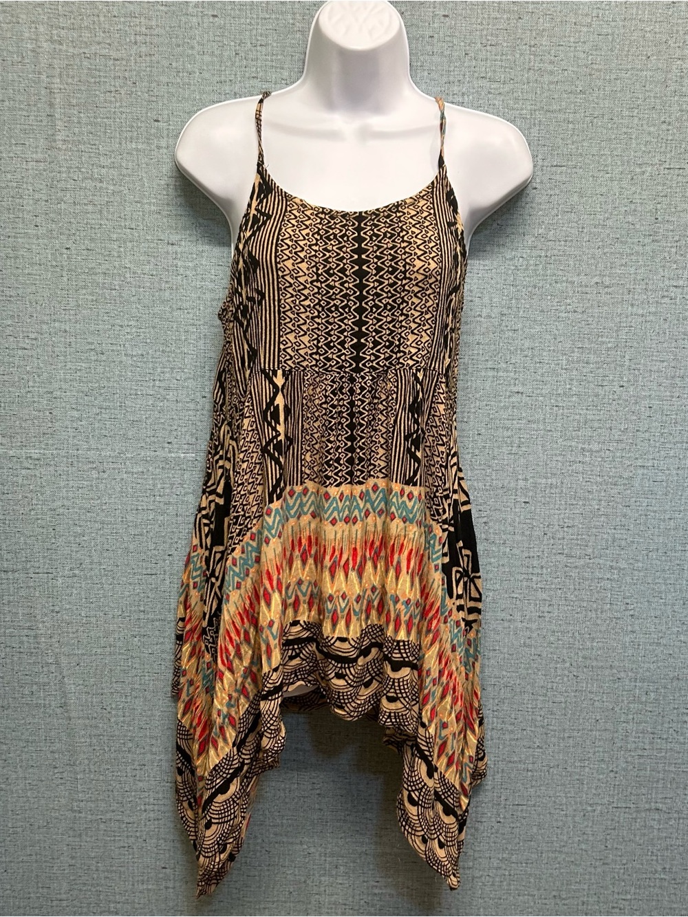 California Moonrise Tribal Sharkbite Hem Top Size M